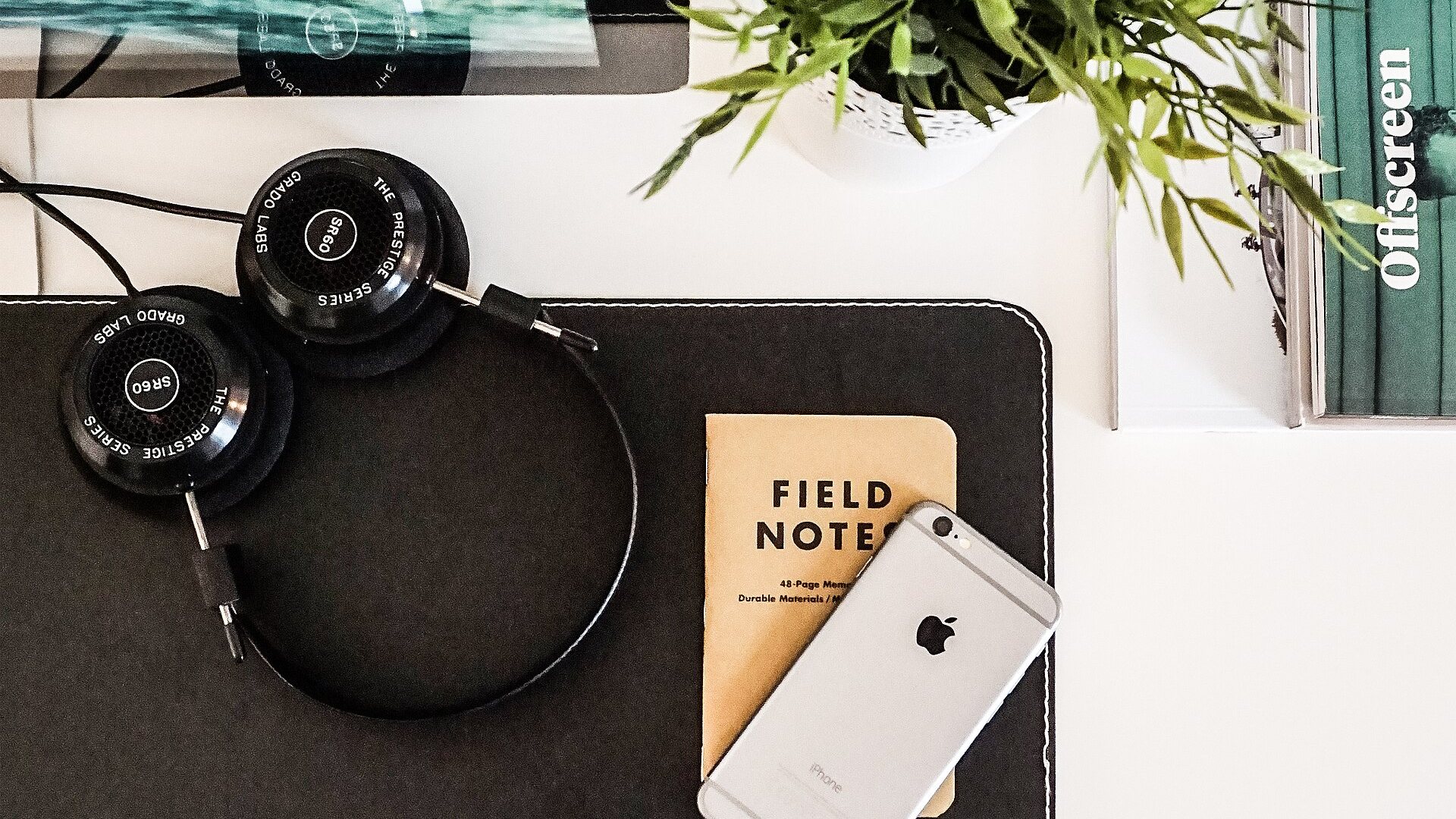Mood Trackers & Journaling Apps - Tech for Self-Awareness