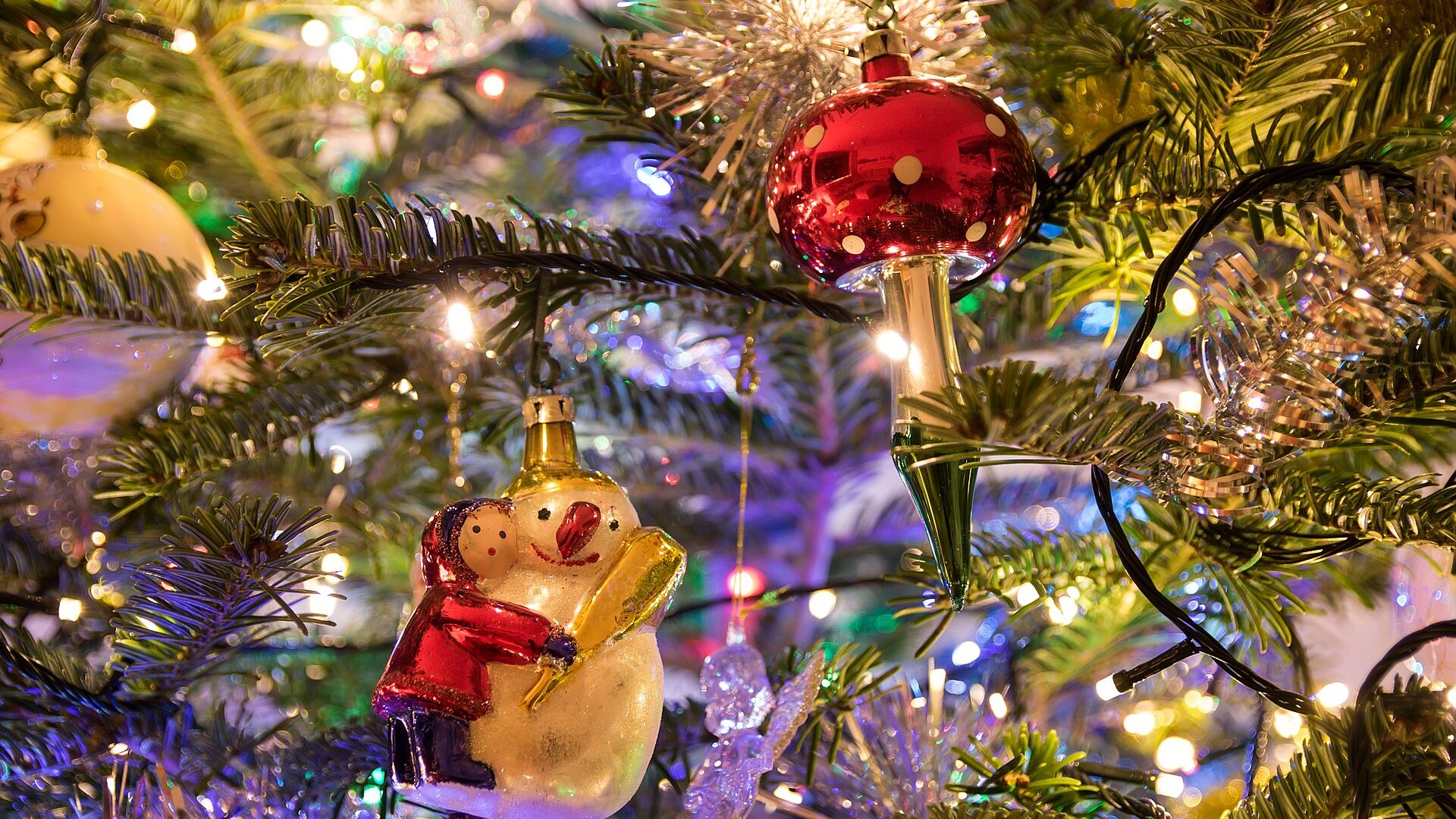Christmas Around the World - Traditions & Togetherness
